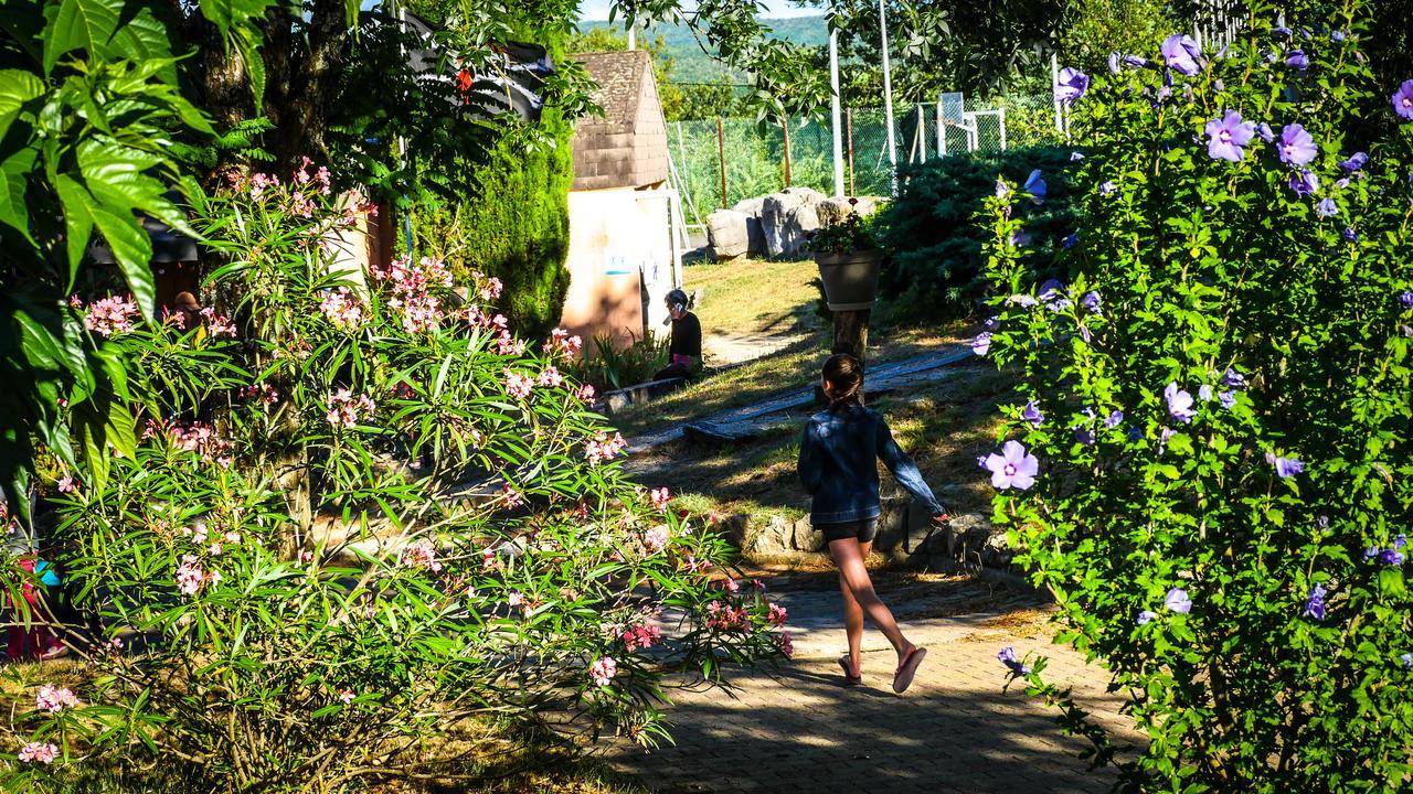 Village Vacances Passion La Buissiere Labeaume Εξωτερικό φωτογραφία